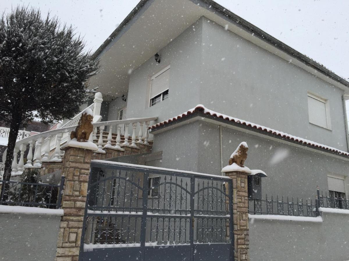 Vila Ridvani Корча Екстериор снимка