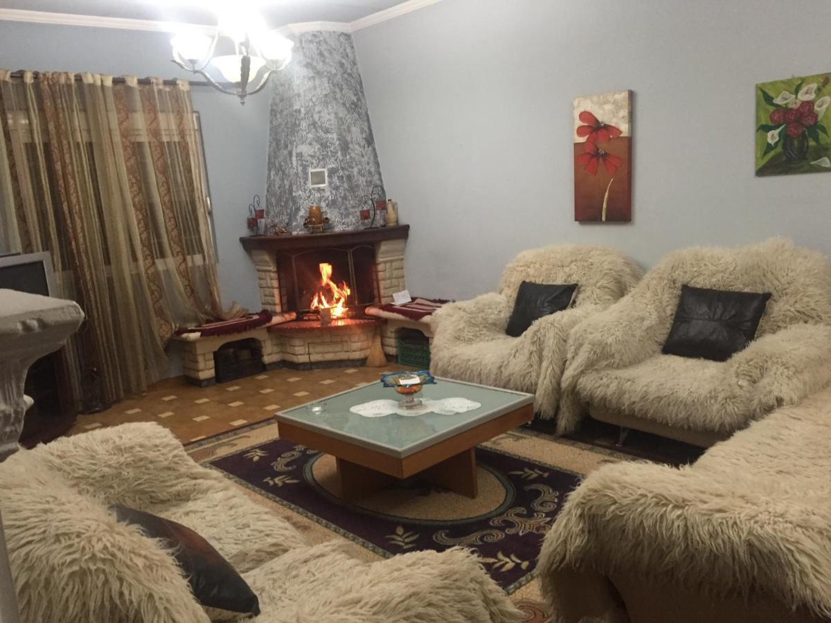 Vila Ridvani Корча Екстериор снимка