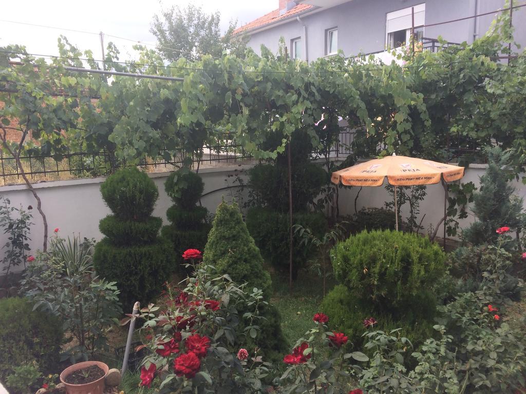 Vila Ridvani Корча Екстериор снимка