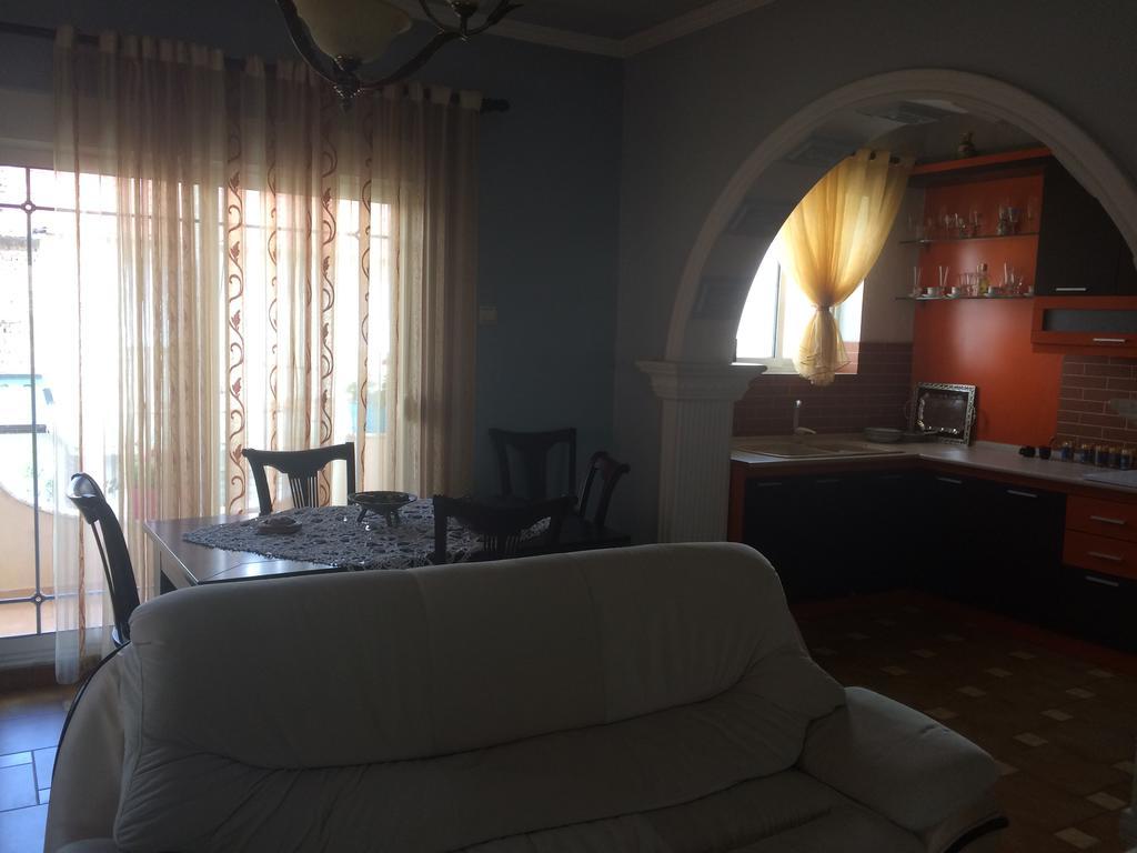 Vila Ridvani Корча Екстериор снимка